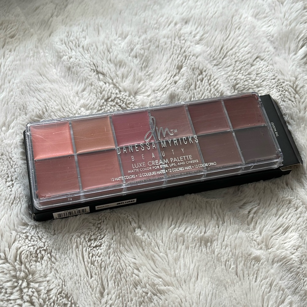 Danessa Myricks Luxe Cream Palette